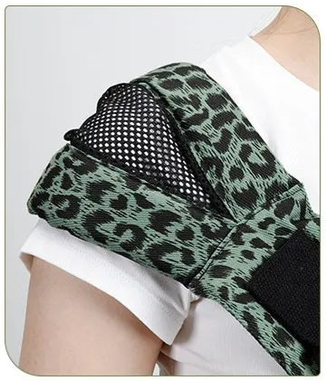 epaule porte bebe leopard vert